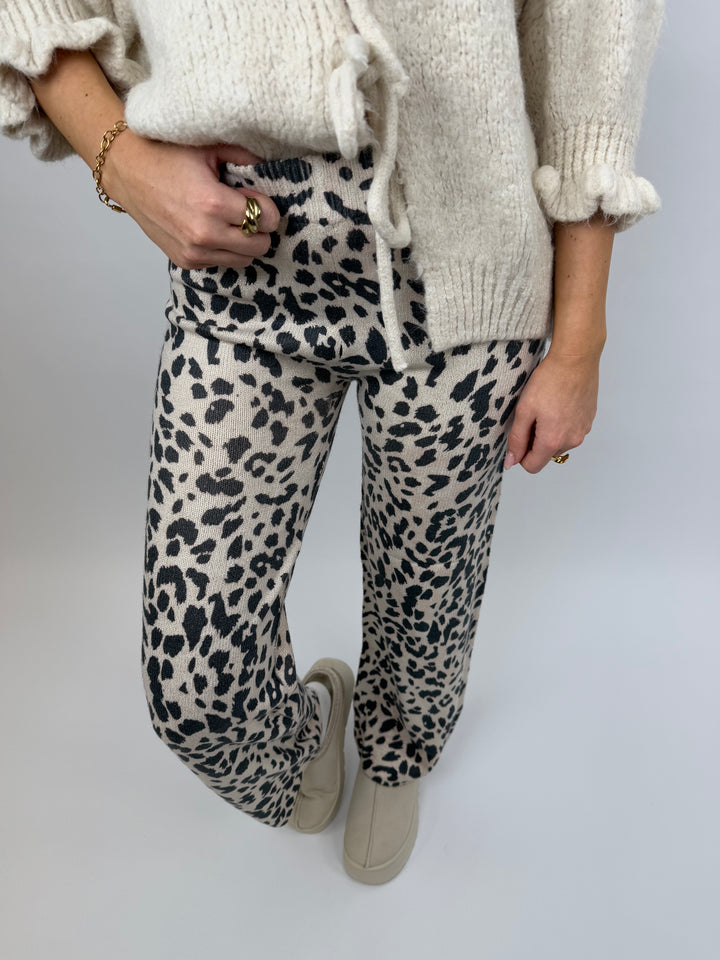 Comfy Hose mit Leoprint