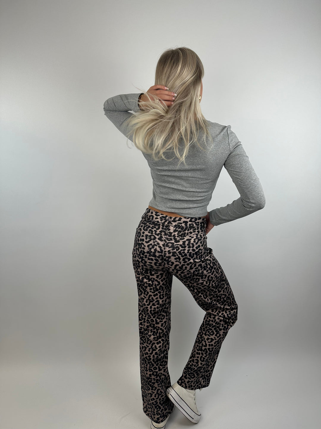 Beschichtete Straight Fit Jeans mit Leoprint (8537) Gr. L (Einzelteil)