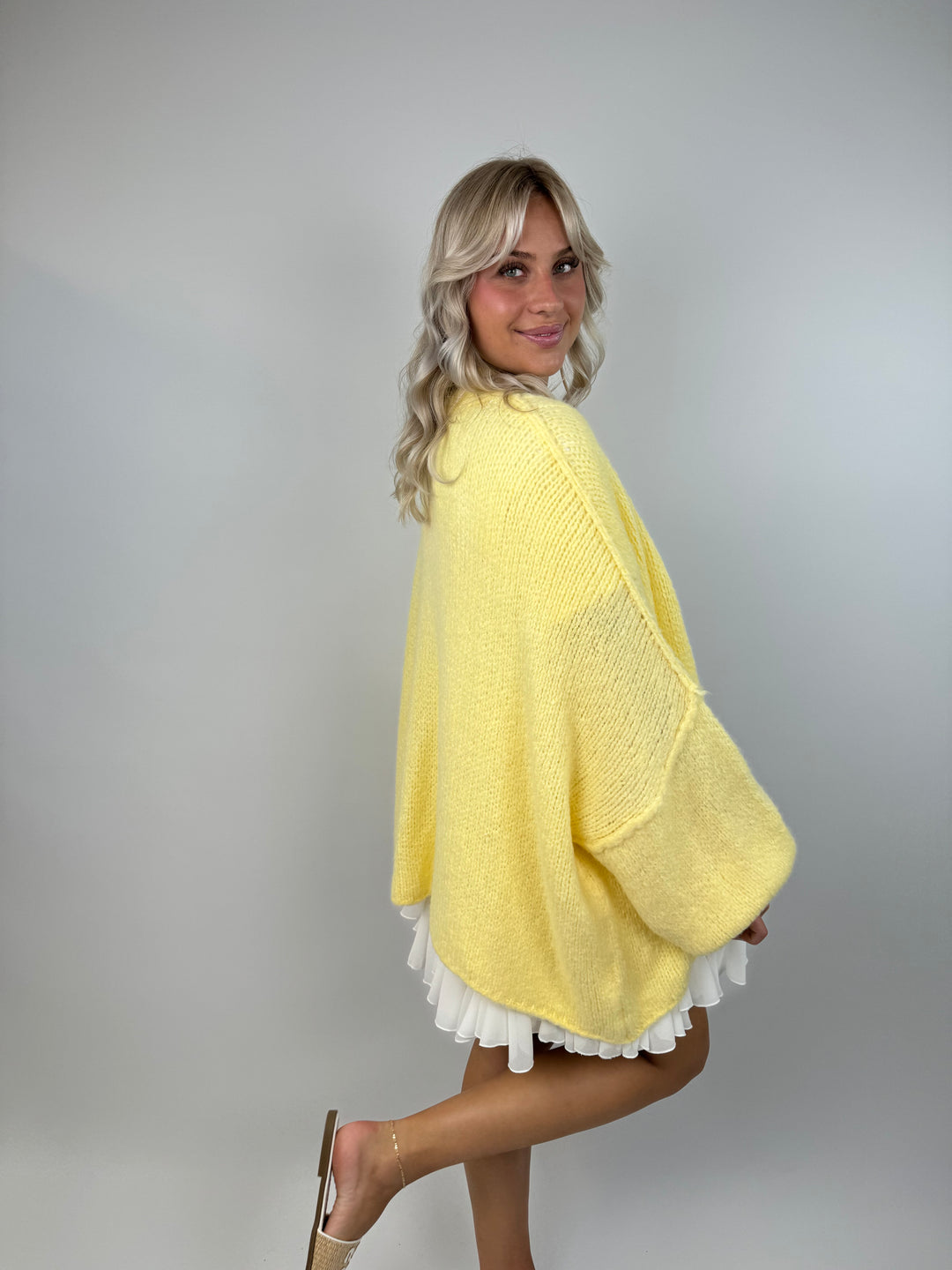 Langer Oversize Cardigan mit goldenen Manschettenknöpfen Claire