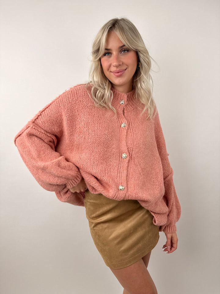 Langer Oversize Cardigan mit goldenen Manschettenknöpfen Claire