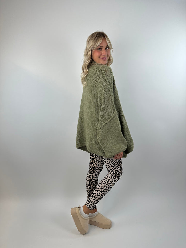 Langer Oversize Cardigan mit goldenen Manschettenknöpfen Claire