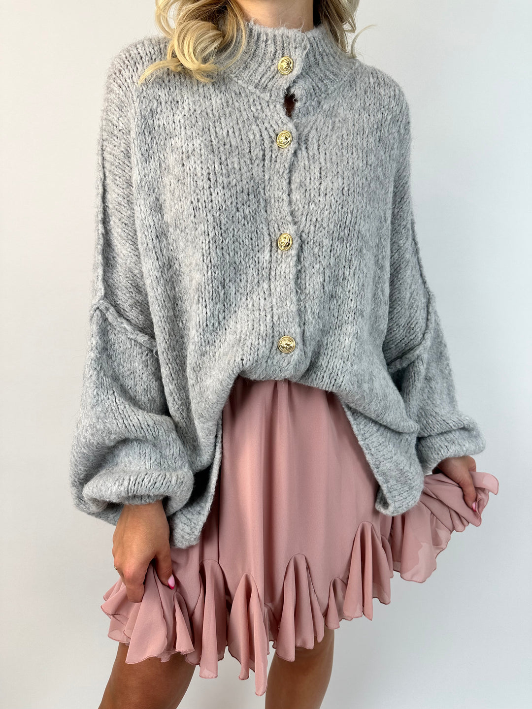 Langer Oversize Cardigan mit goldenen Manschettenknöpfen Claire