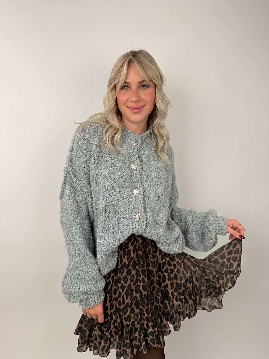 Kurzer Oversize Cardigan mit goldenen Manschettenknöpfen Claire (Teddystoff)