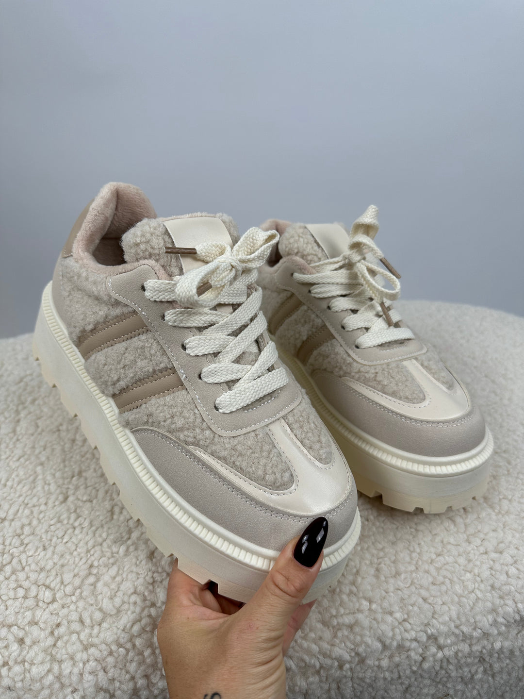 Plateau Sneaker mit Teddyfell