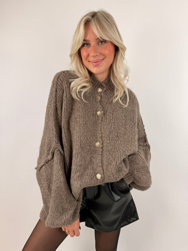 Langer Oversize Cardigan mit goldenen Manschettenknöpfen Claire