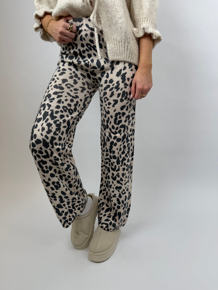 Comfy Hose mit Leoprint