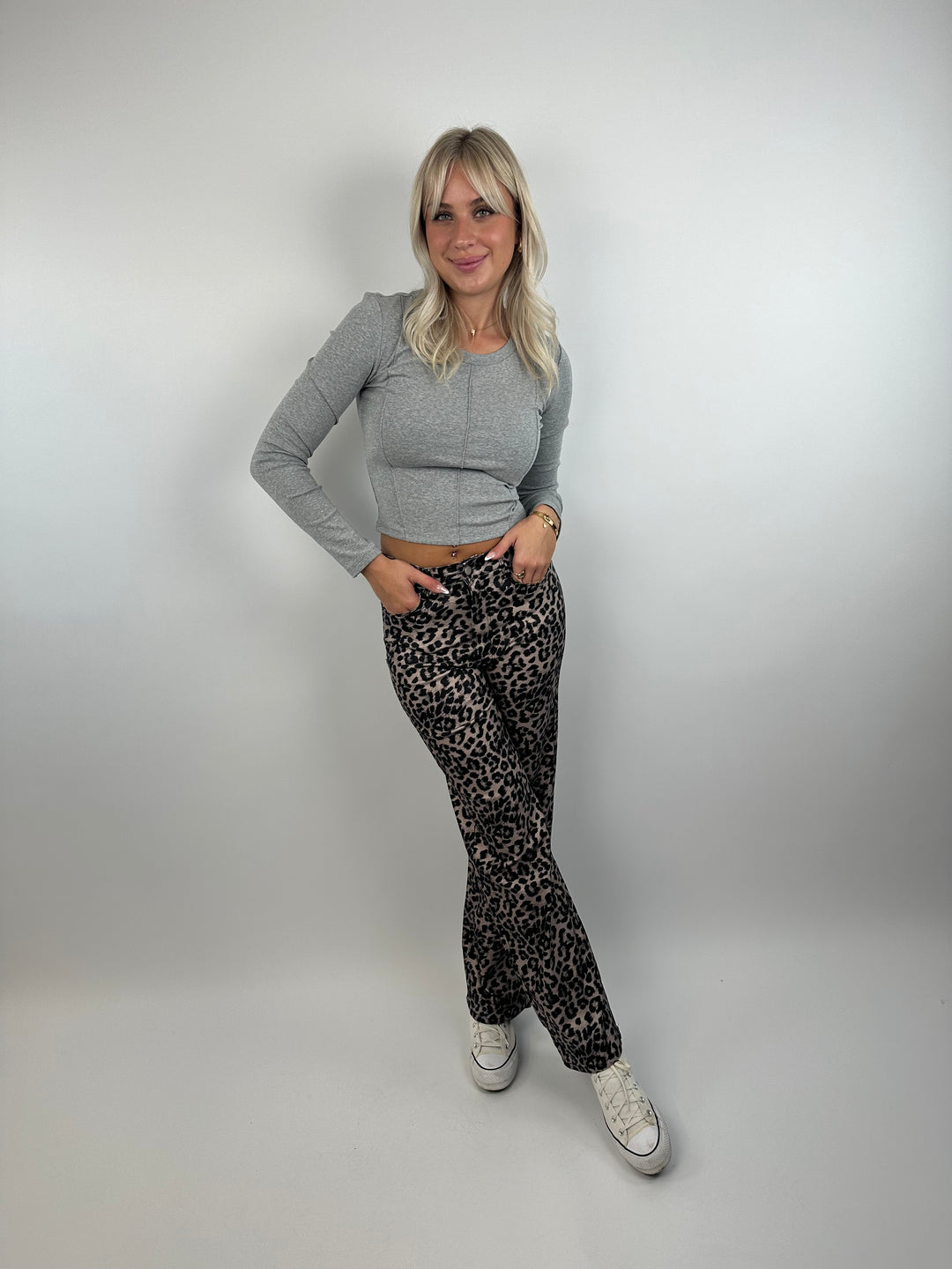 Beschichtete Straight Fit Jeans mit Leoprint (8537) Gr. L (Einzelteil)