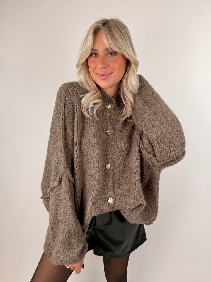 Langer Oversize Cardigan mit goldenen Manschettenknöpfen Claire