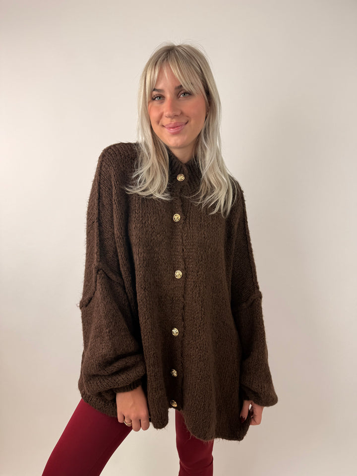 Langer Oversize Cardigan mit goldenen Manschettenknöpfen Claire