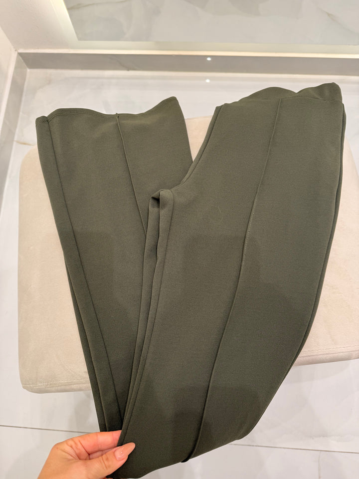 HOSE MIT LEICHTEM SCHLAG IN KHAKI GR. L/XL (EINZELTEIL)