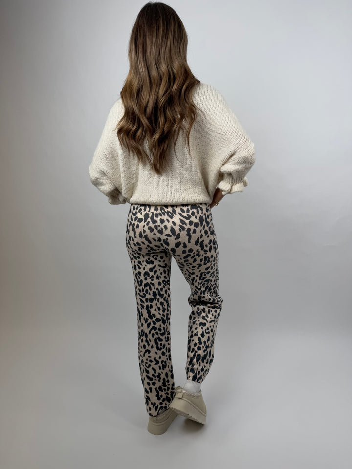 Comfy Hose mit Leoprint