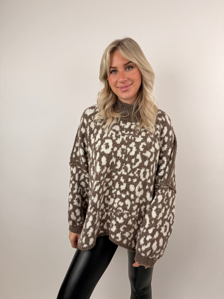 Oversize Pullover mit kleinem Stehkragen und Leoprint