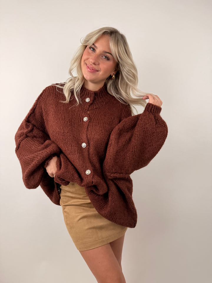 Langer Oversize Cardigan mit goldenen Manschettenknöpfen Claire