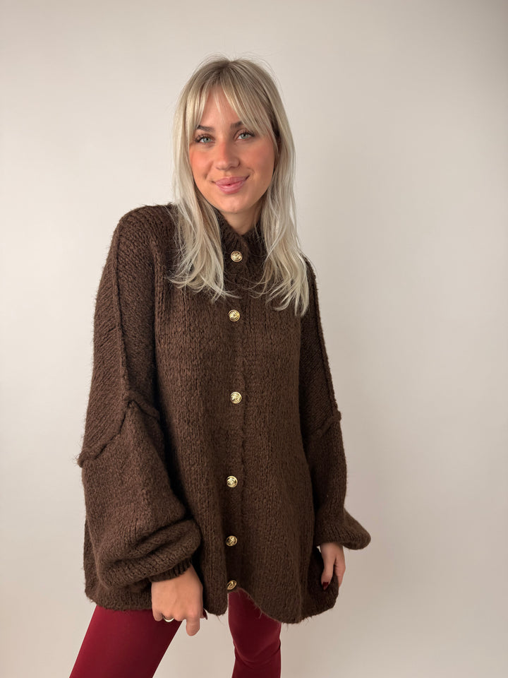 Langer Oversize Cardigan mit goldenen Manschettenknöpfen Claire