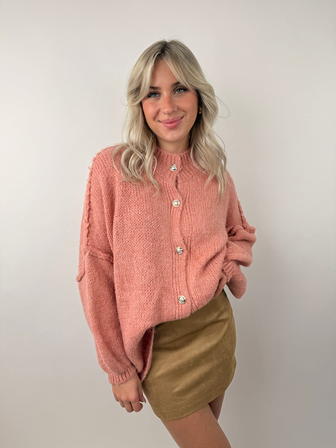 Langer Oversize Cardigan mit goldenen Manschettenknöpfen Claire