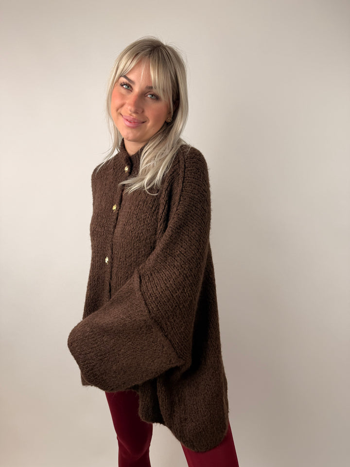 Langer Oversize Cardigan mit goldenen Manschettenknöpfen Claire