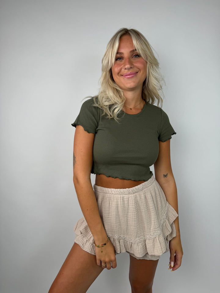 Basic Cropped T-Shirt mit Muschelsaum